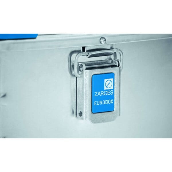 Sininen Alumiinilaatikot Eurobox 27 - 239 L, jossa lukitus.