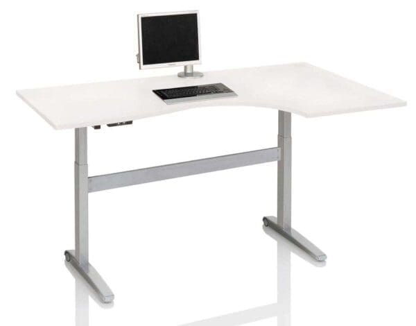 Valkoinen seisomapöytä, jossa on näyttö.
