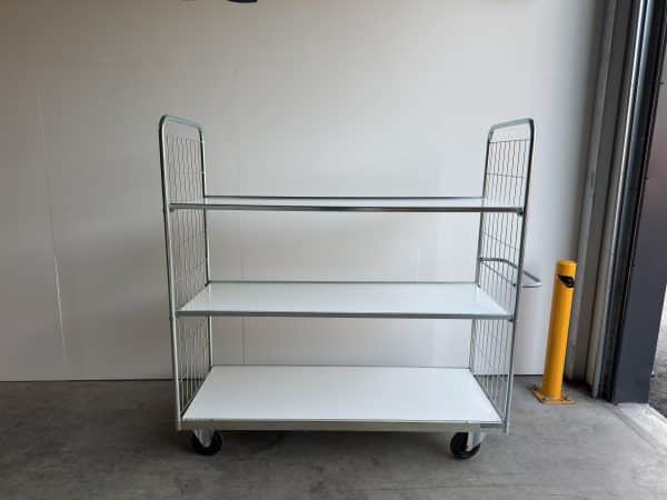 Kolmikerroksinen Hyllyvaunu 1770x600 mm.