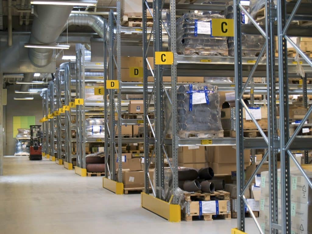 Varastohylly pk-yritykselle: Tärkeimmät valintakriteerit
