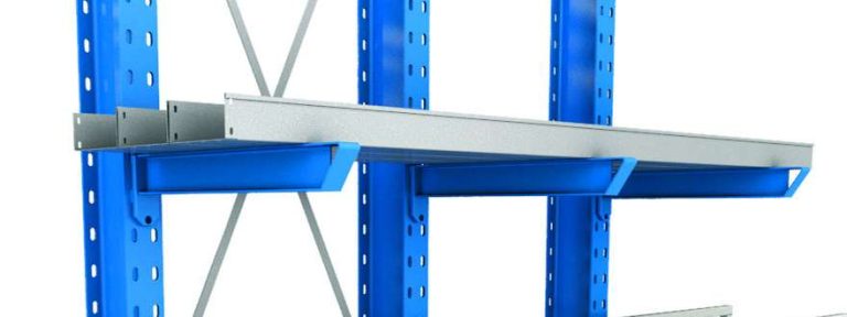 Item tray installed on cantilever rack arms