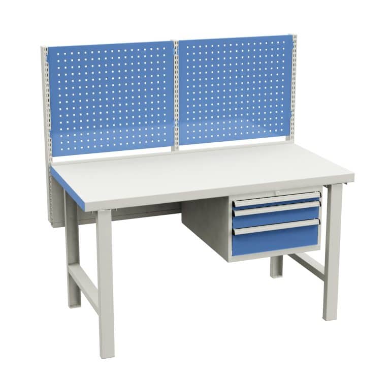 Treston korjaamotyöpiste reikälevyllä ja laatikostolla.