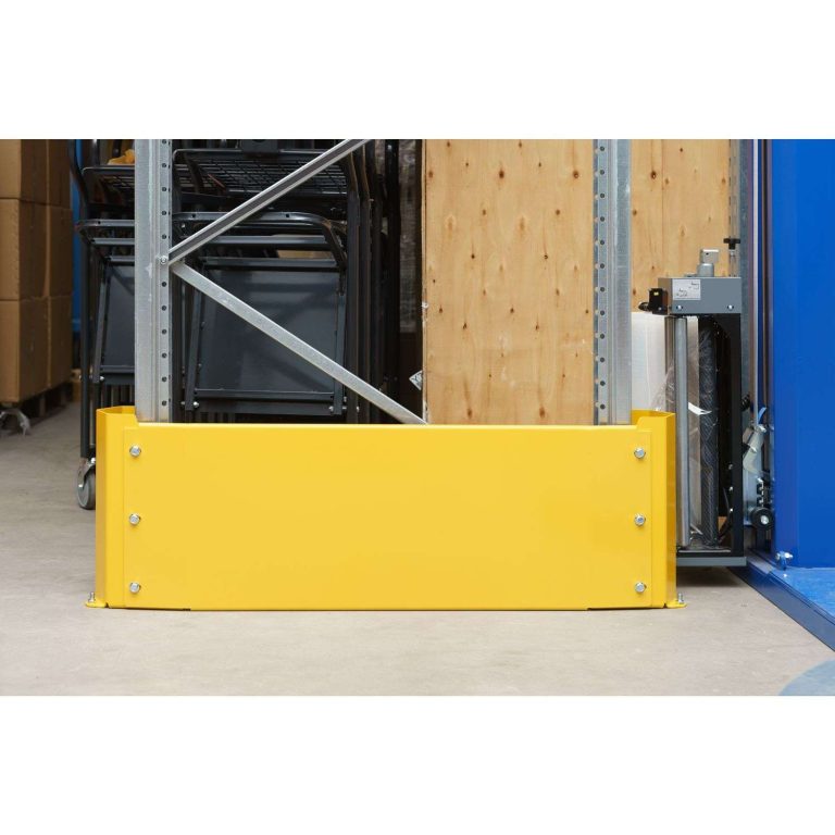 Gult THTT påkörningsskydd (gavelskydd) i stål vid gavel på pallställ