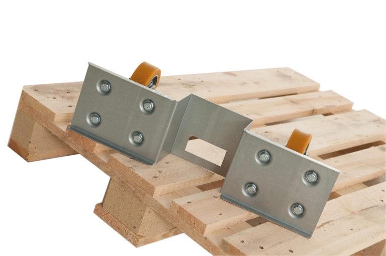 Pallet dolly with a central carrying opening and swivel castors on a wooden pallet