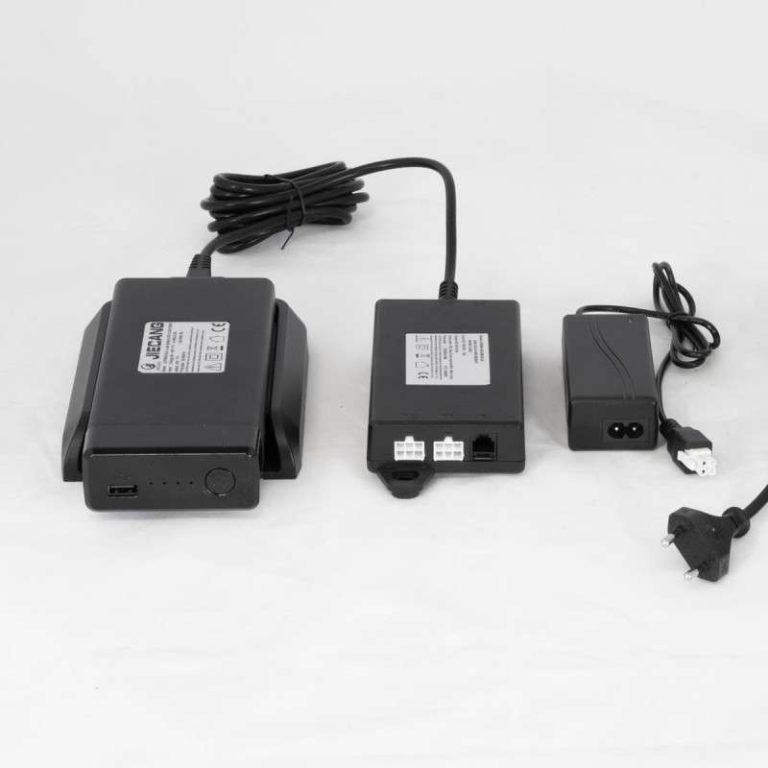 Batteripaket och laddare för Quadro elbord – batteridocka och styrenhet med USB‑port under bordsskiva