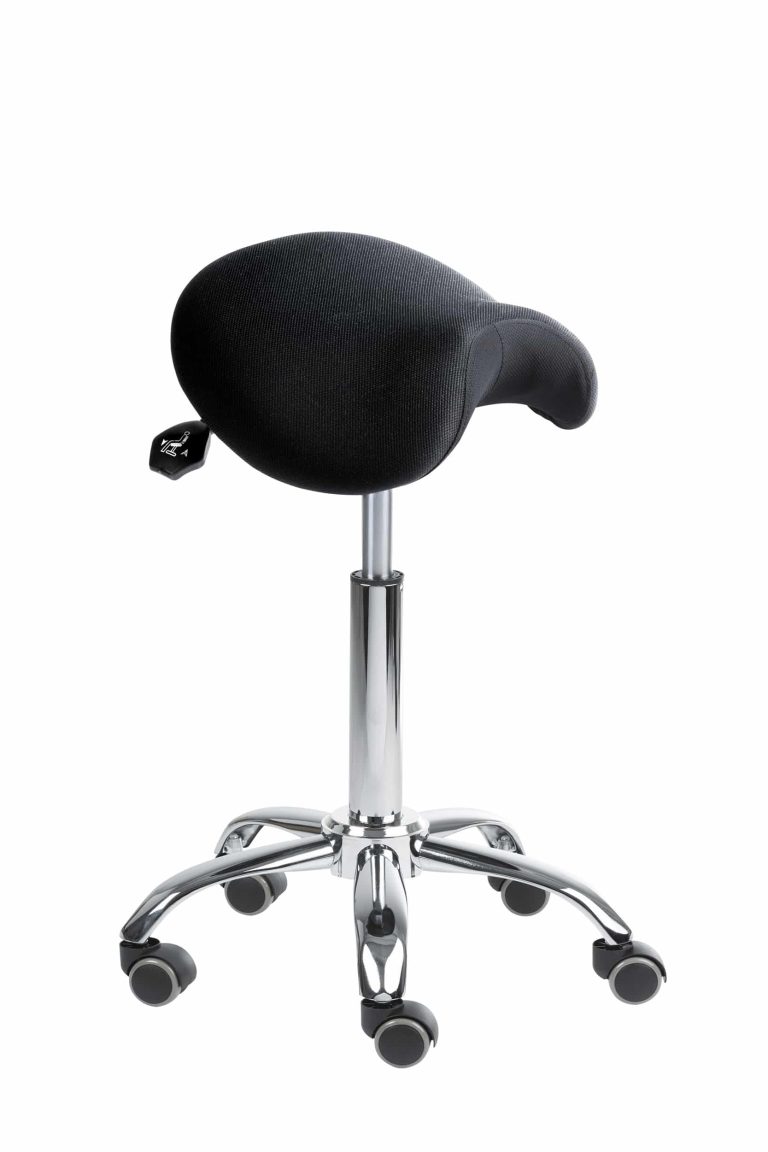 Svart sadelstol Saddle Vire med tygklädd ergonomisk sits, aluminiumfotkryss och hjul för hårda golv.