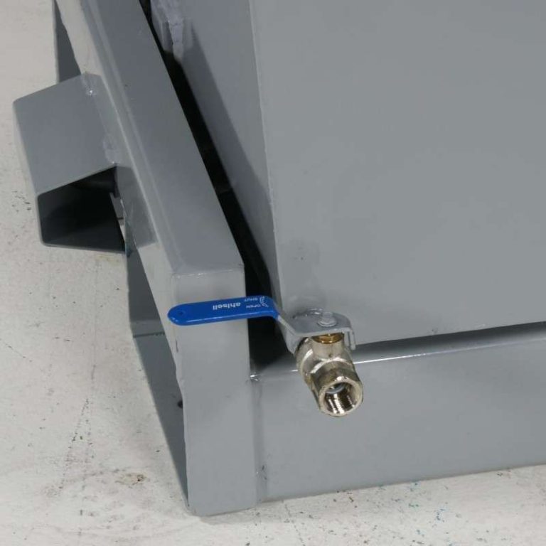 Drain tap for forklift tipping skip with mesh strainer