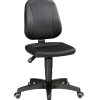 Svart Treston Ergo 30 ergonomisk arbetsstol för industri med ryggstöd och obelastat bromsande länkhjul